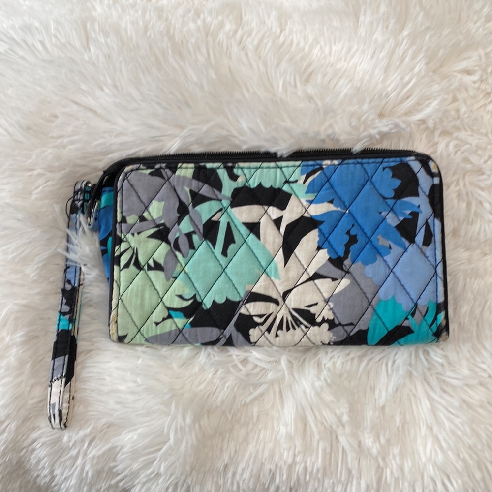 Vera Bradley | Retired Camofloral Multicolor Wristlet | 8x4.5”